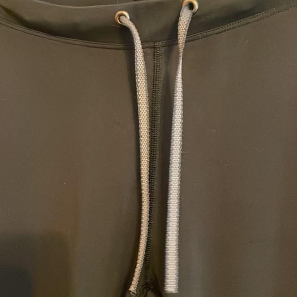 REI Capri running leggings hits just below knee - Picture 4 of 5